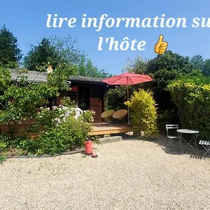 En Pleine Nature Au Bord D'un Etang Chalet